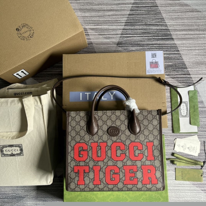 G*u*i shopping bags